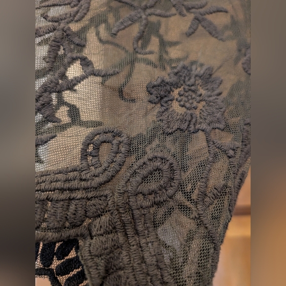 LUQ Olive Sheer Lace Kimono - Picture 9 of 10